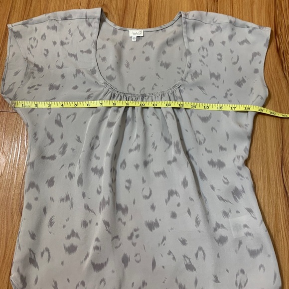 Aritzia Babaton 100% Silk Grey Leopard Blouse - Picture 9 of 10